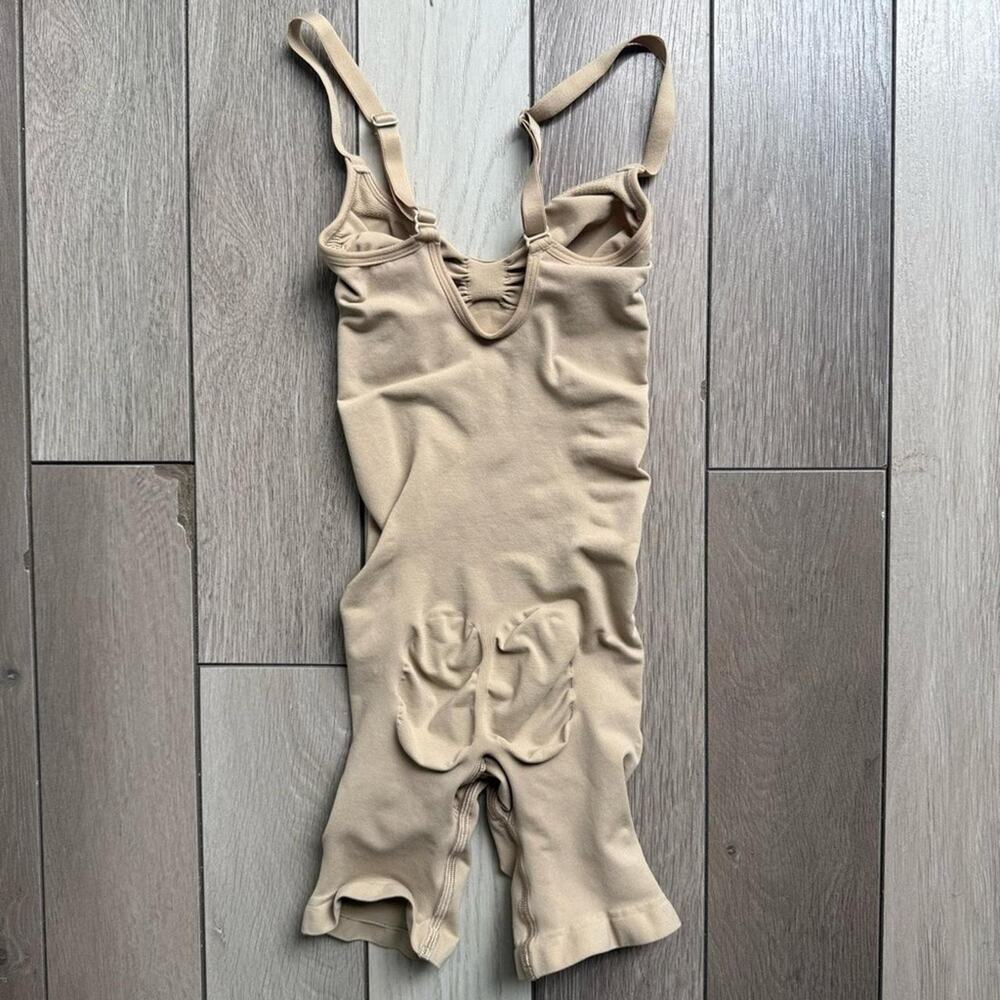 skims seamless bodysuit - Picture 4 of 8